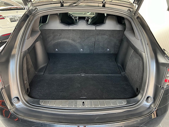 Tesla Model X 27 of 30