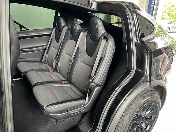 Tesla Model X 23 of 30