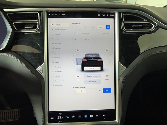 Tesla Model X 13 of 30