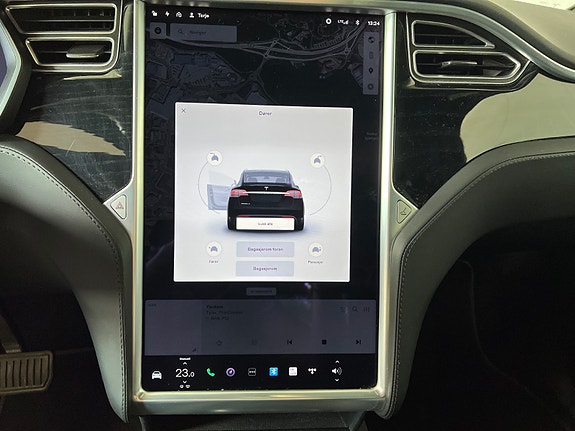 Tesla Model X 14 of 30
