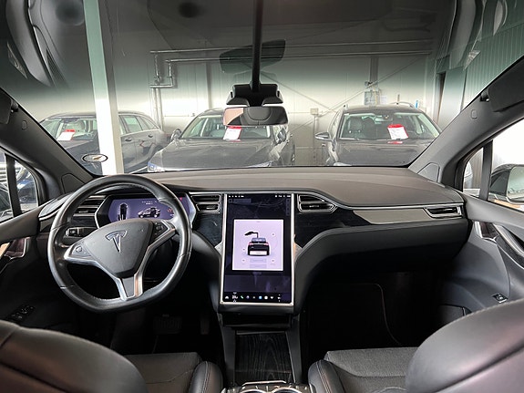 Tesla Model X 9 of 30