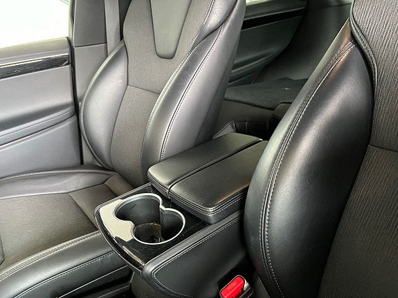 Tesla Model X 10 of 30