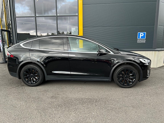 Tesla Model X 4 of 30