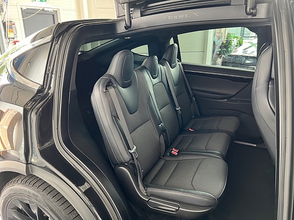 Tesla Model X 26 of 30