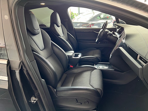 Tesla Model X 22 of 30