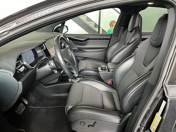 Tesla Model X 8 of 30