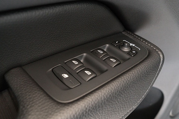 Volvo XC60 15 of 30