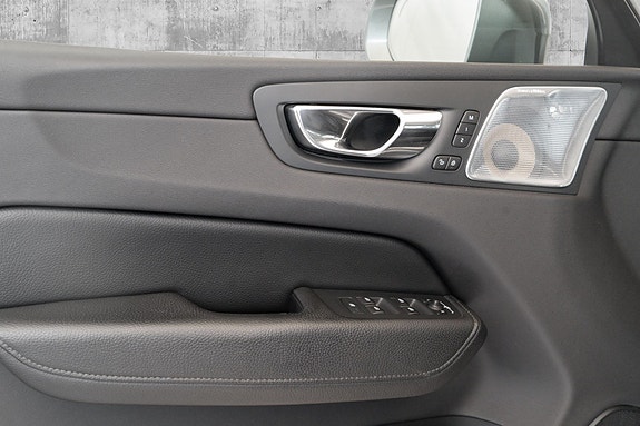 Volvo XC60 14 of 30