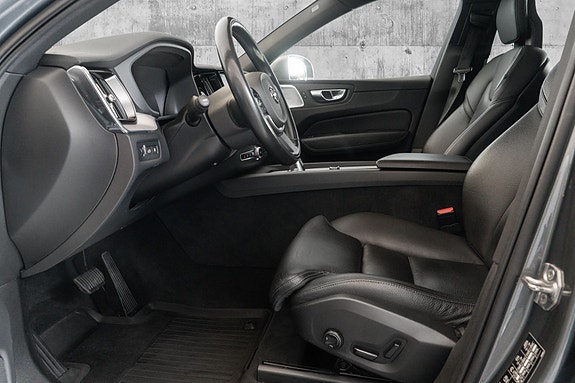 Volvo XC60 13 of 30