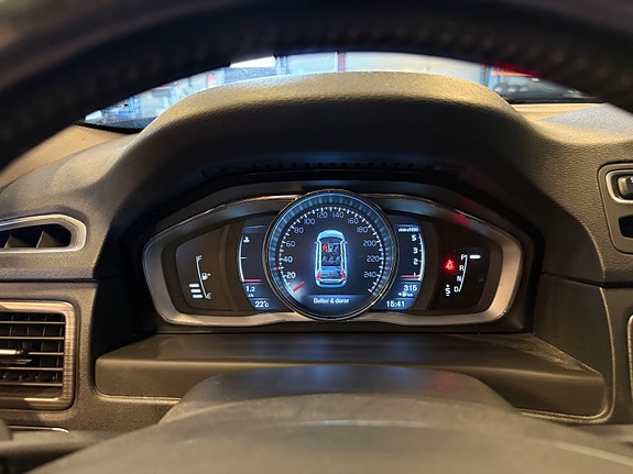 Volvo XC70 13 of 30