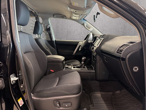 Toyota Land Cruiser 9 of 21