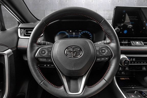 Toyota RAV4 Plug-in Hybrid 16 of 25