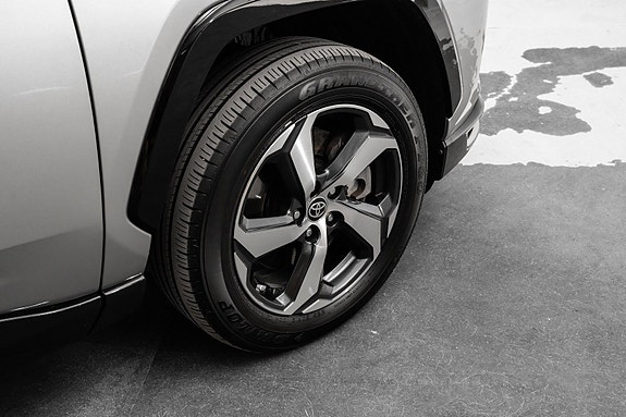 Toyota RAV4 Plug-in Hybrid 9 of 25