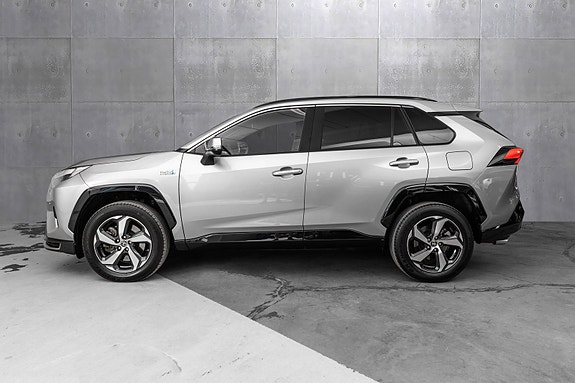 Toyota RAV4 Plug-in Hybrid 2 of 25