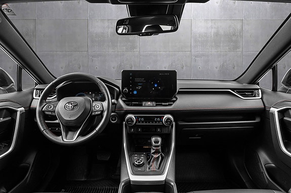 Toyota RAV4 Plug-in Hybrid 15 of 25