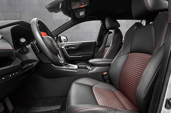 Toyota RAV4 Plug-in Hybrid 10 of 25