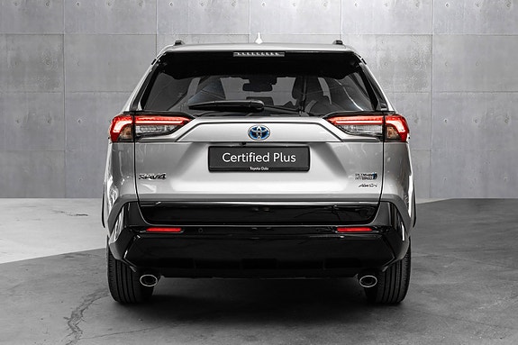 Toyota RAV4 Plug-in Hybrid 4 of 25
