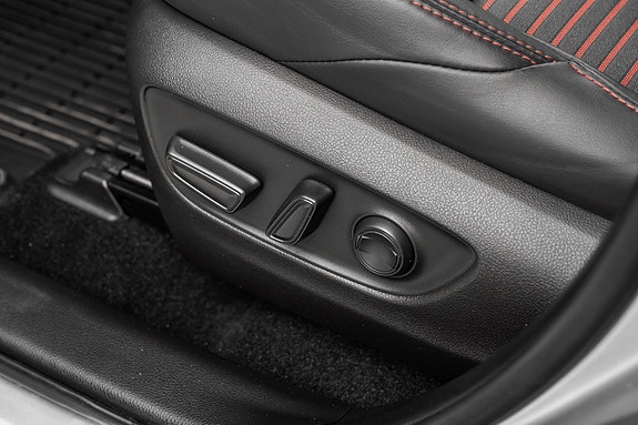 Toyota RAV4 Plug-in Hybrid 13 of 25