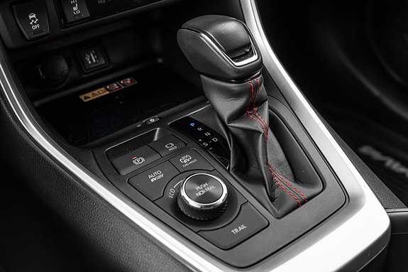 Toyota RAV4 Plug-in Hybrid 12 of 25
