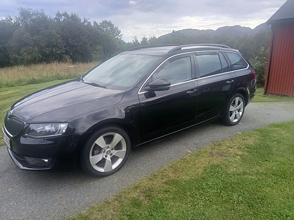 Skoda Octavia 2 of 10