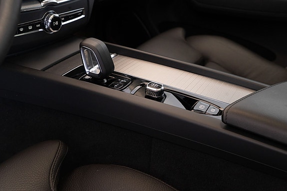 Volvo XC60 15 of 30