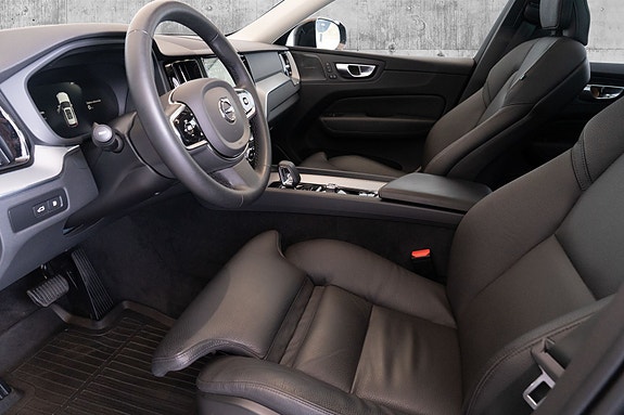 Volvo XC60 14 of 30