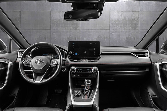 Toyota RAV4 Plug-in Hybrid 15 of 25