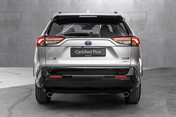 Toyota RAV4 Plug-in Hybrid 4 of 25