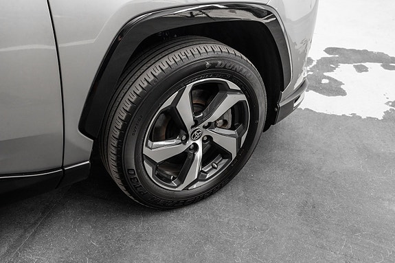 Toyota RAV4 Plug-in Hybrid 9 of 25