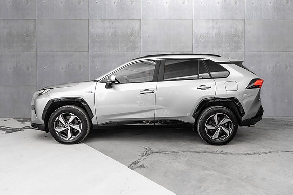 Toyota RAV4 Plug-in Hybrid 2 of 25