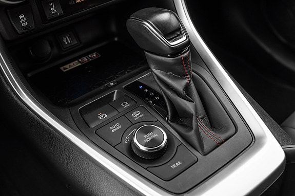 Toyota RAV4 Plug-in Hybrid 12 of 25