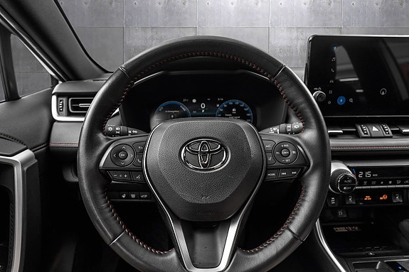 Toyota RAV4 Plug-in Hybrid 16 of 25