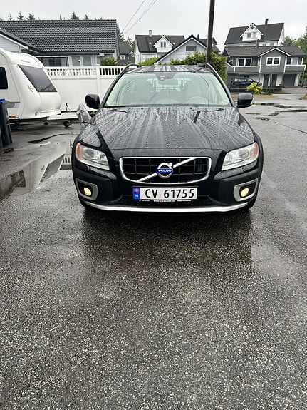 Volvo XC70 2 of 27