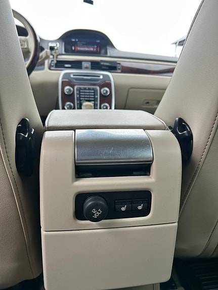 Volvo XC70 9 of 27