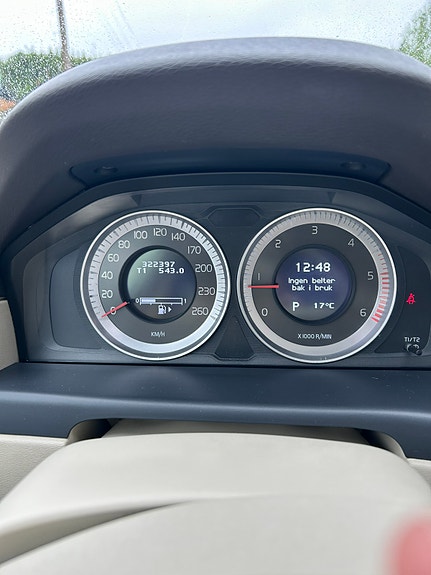 Volvo XC70 13 of 27