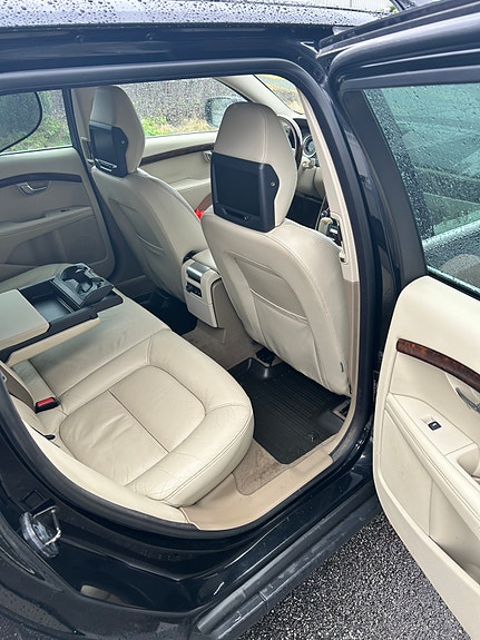Volvo XC70 11 of 27