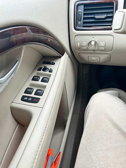 Volvo XC70 17 of 27