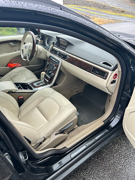 Volvo XC70 12 of 27