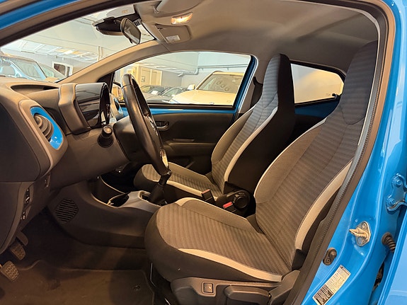 Toyota Aygo 7 of 12