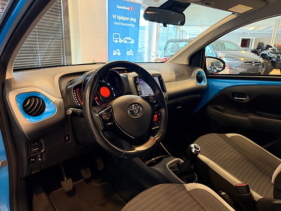 Toyota Aygo 8 of 12