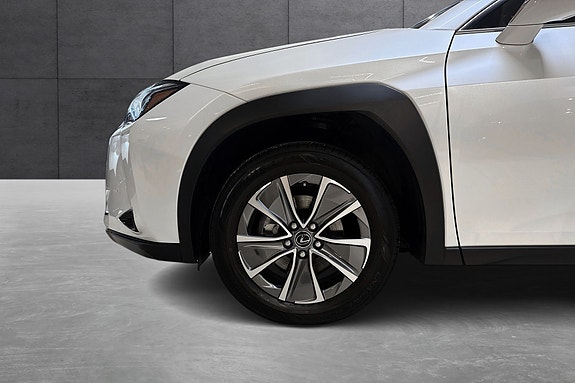 Lexus UX300e 21 of 21