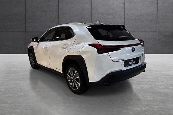 Lexus UX300e 3 of 21