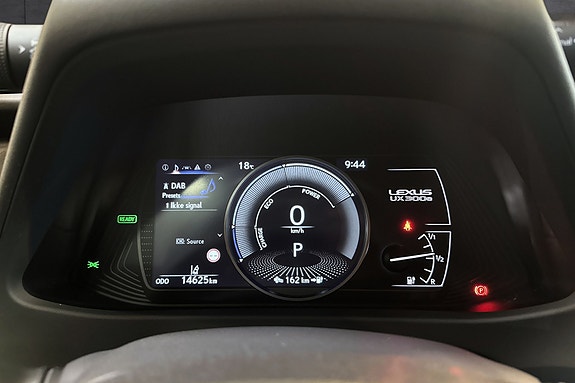 Lexus UX300e 12 of 21