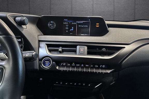 Lexus UX300e 14 of 21