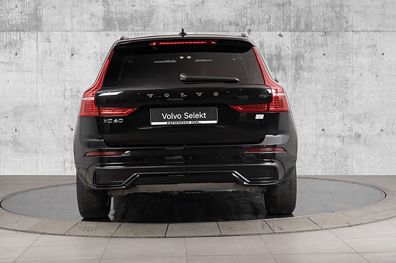 Volvo XC60 13 of 30