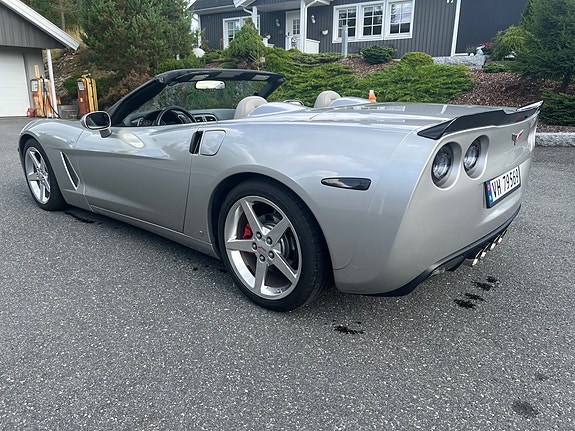 Chevrolet Corvette 12 of 16