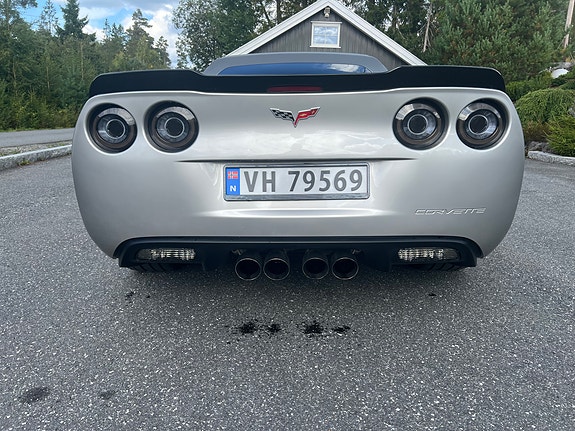 Chevrolet Corvette 4 of 16