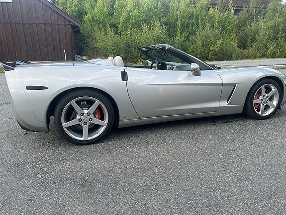 Chevrolet Corvette 13 of 16