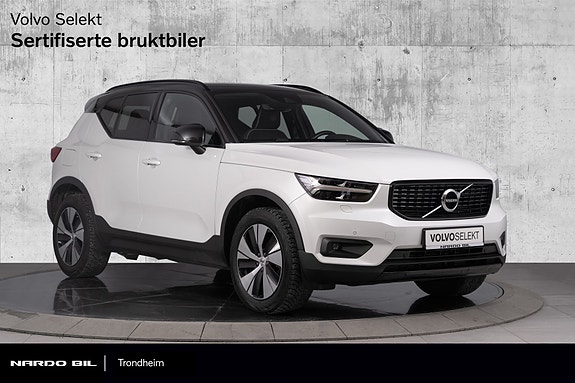 Volvo XC40 2 of 30
