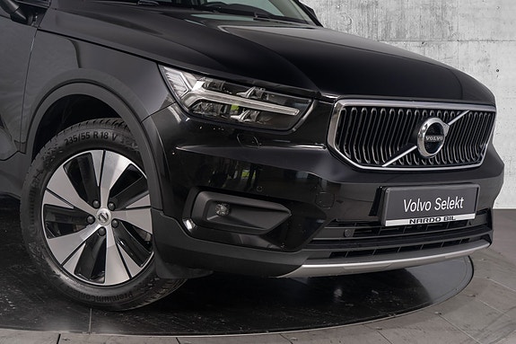 Volvo XC40 2 of 30